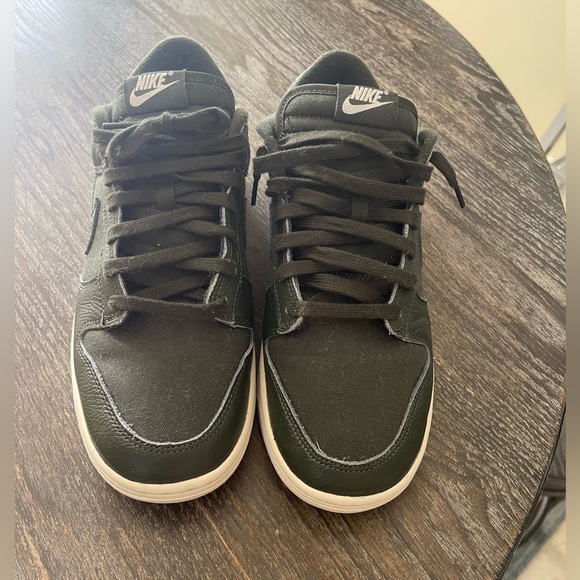 LIKE NEW! Nike Dunk Retro Premium - Picture 5 of 5